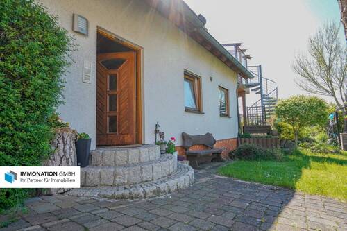 Hausansicht - 6 Zimmer Mehrfamilienhaus, Wohnhaus zum Kaufen in Heroldsbach