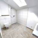Bad mit bodentiefer Dusche - 