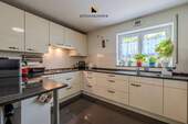 Der Raum, in dem Kochen zum Vergnügen und Essen zur Kunst wird! - 6 Zimmer Doppelhaushälfte zum Kaufen in Reutlingen - Sondelfingen