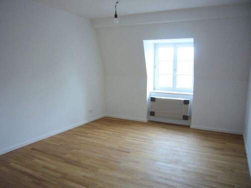 Zimmer - Etagenwohnung mit 96,00 m&sup2; in München zur Miete