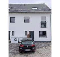 Attraktives und neuwertiges Reihenhaus in ruhiger Lage Grünstadts mit EBK