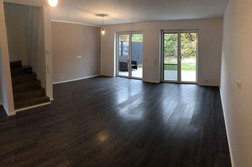 Wohn- und Esszimmer - 6 Zimmer Reihenmittelhaus zur Miete in Grünstadt