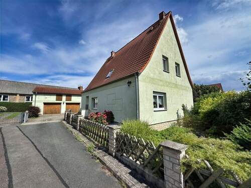 Hausfront - 'Preisreduzierung' Großzügiges Einfamilienhaus mit Doppelgarage und Ausbaureserve