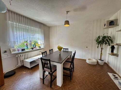 Wohnzimmer - 6 Zimmer Einfamilienhaus zum Kaufen in Molschleben