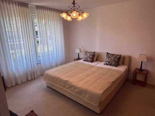 Schlafzimmer mit Einbauschrank - 