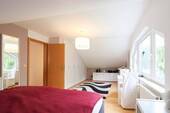 Schlafzimmer mit Einbauschrank - 
