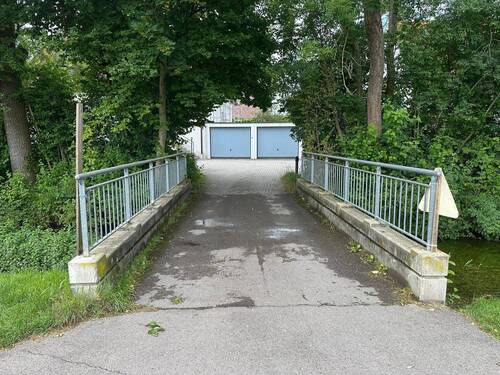 Zufahrt zum Haus - Doppelhaushälfte mit 122,00 m² in Augsburg zum Kaufen