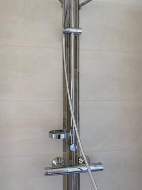 ... und hochwertigen Armaturen - 2 Zimmer Etagenwohnung zur Miete in Wittgensdorf