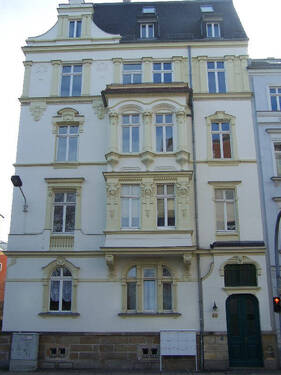 Hausansicht - kleine günstige 3 - Raum Wohnung