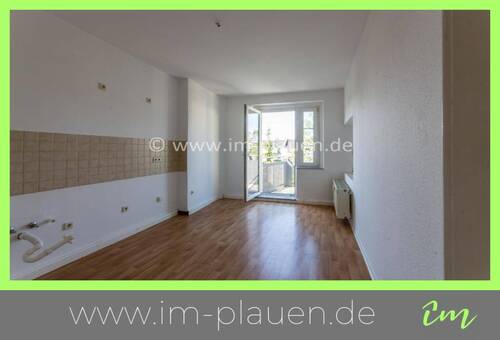 Küche mit Balkon - 3 Raumwohnung mit Balkon in Plauen zur Miete - Stadtteil Haselbrunn 3 Zimmerwohnung im Altbau