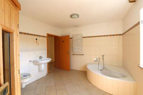 Badezimmer - Einfamilienhaus mit 153,00 m&sup2; in Colmberg zum Kaufen