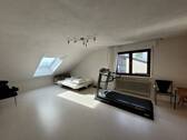 Zimmer im Dachgeschoss - 