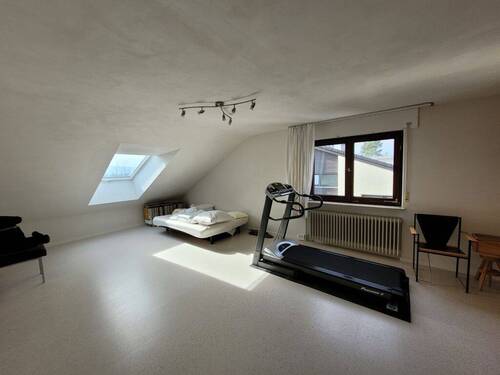 Zimmer im Dachgeschoss - 