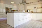 Weiße Designerküche - Einfamilienhaus mit 163,50 m&sup2; in Klipphausen zum Kaufen