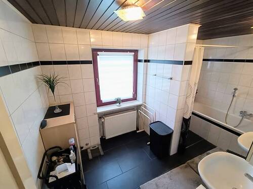 Badezimmer 1.OG Whg. 2 - 