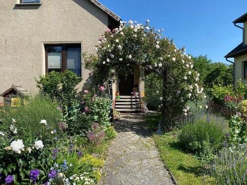 Vorgarten, Hauseingang - 5 Zimmer Einfamilienhaus zum Kaufen in Neubrandenburg