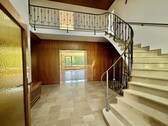 Foyer - Einfamilienhaus mit großem Garten, Terrasse & Balkon, 274 m² zu vermieten
