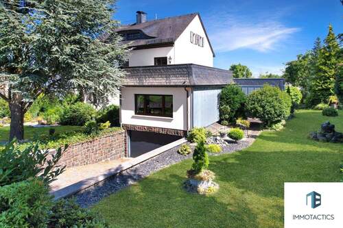 Seitenansicht - Großzügiges Einfamilienhaus mit 280 m² Wohnfläche und traumhaftem Garten in Top-Lage!