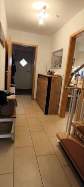 Flur - Reihenmittelhaus mit 126,00 m² in Fahrenzhausen zum Kaufen