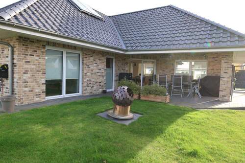 Bild 1 - Zeitgemäßer Bungalow im neuwertigen Zustand - moderne Architektur trifft hochwertige Ausstattung