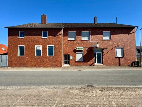 Hausansicht - 1 Zimmer Mehrfamilienhaus, Wohnhaus zum Kaufen in Wunstorf
