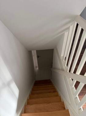 Treppe zur Wohnungstür (von oben) - 