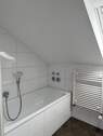 Badewanne und Handtuchheizkörper.jpeg - 
