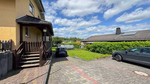 Stellplätze - Einfamilienhaus mit 135,00 m&sup2; in Ettinghausen zur Miete
