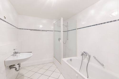 Badezimmer - 3 Zimmer Etagenwohnung in Bietigheim-Bissingen