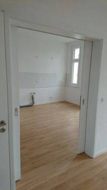 Schiebetür zwischen Küche und Wohnzimmer - 