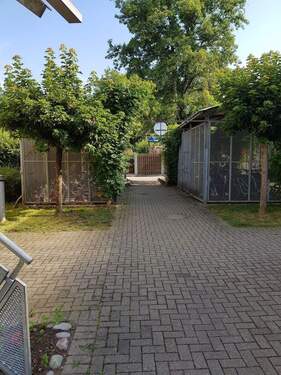 Außenanlage - Etagenwohnung mit 77,20 m&sup2; in Steinen zur Miete