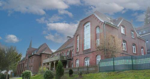 Übersichtsfoto Nordansicht - AUßERGEWÖHNLICHES ENSEMBLE MIT GRUNDSTÜCKSOPTION