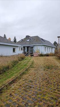 Zufahrt mit Garagen.jpg - 