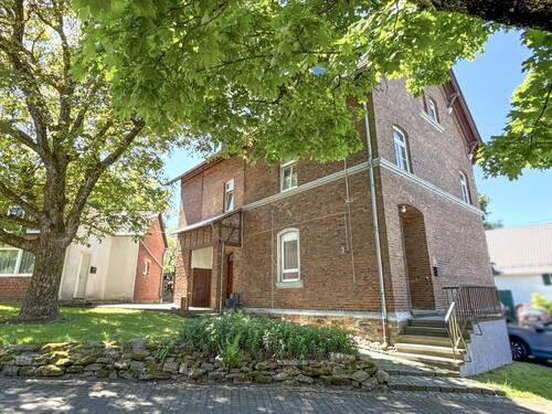 Hintere Gebäudeansicht - 8 Zimmer Mehrfamilienhaus, Wohnhaus zum Kaufen in Hachenburg VG