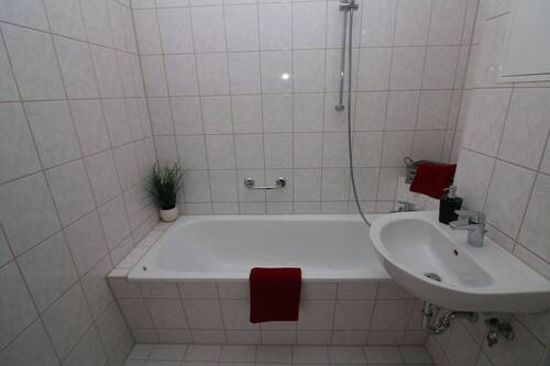 Bad mit Wanne - Etagenwohnung mit 55,60 m² in Freiberg zur Miete
