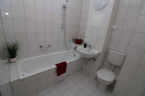 Bad mit Wanne - 