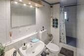 Badezimmer mit Dusche EG - 