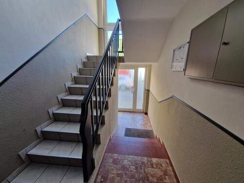 Treppenhaus - 1 Zimmer Mehrfamilienhaus, Wohnhaus in Oberhausen