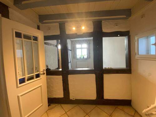 Küche mit Blick in den Essbereich - 