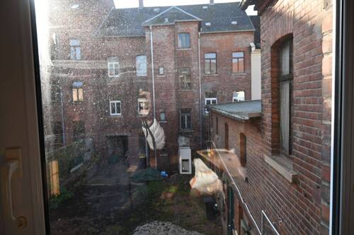 Rückansicht mit Hofeinfahrt - 