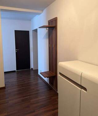 Flur - Etagenwohnung mit 80,00 m&sup2; in Braunschweig zum Kaufen