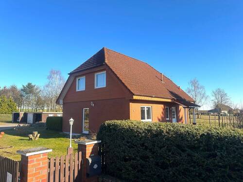 Haus - 5 Zimmer Einfamilienhaus in Feldberger Seenlandschaft