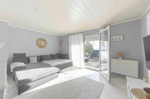 Wohnzimmer - Sanierungsbedürftiges Reihenhaus in guter Lage - perfekte Basis für Ihre Wohnideen