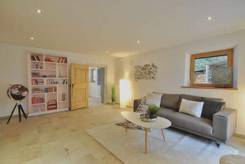 Wohnzimmer - 6 Zimmer Einfamilienhaus zum Kaufen in Fischbachau