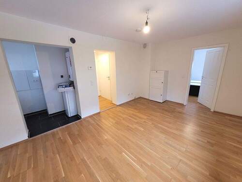 Wohnzimmer - Teilmöblierte 2 Zimmer-Wohnung für Singles und Paare in ruhiger Lage!