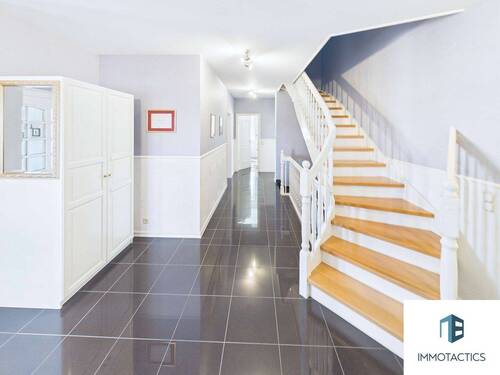 Flur EG und Aufgang zum OG EG - 