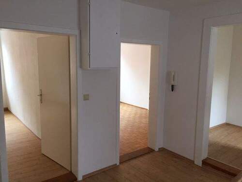Flur OG - 5 Zimmer Mehrfamilienhaus, Wohnhaus zum Kaufen in Volkach