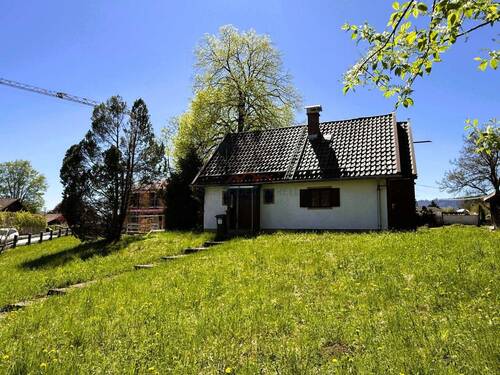 Grundstück mit Altbestand - Doppelhaushälfte mit 132,80 m&sup2; in Bad Tölz zum Kaufen