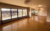 Wohnzimmer mit Balkon - 