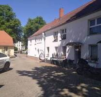 Attraktives Mehrfamilienhaus mit Grundstück und Erweiterungspotential - Berlin Blankenburg